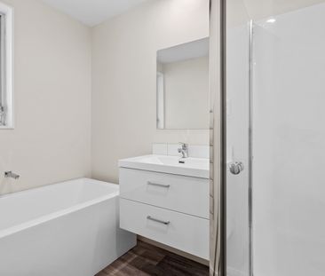 Modernized 3 Bedroom Family Home - Photo 5