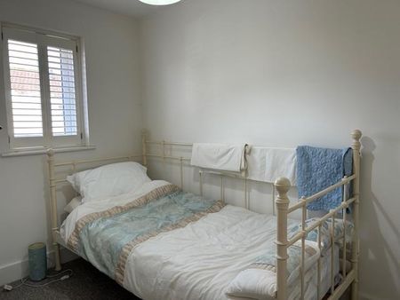 2 bedroom semi-detached house to rent - Photo 5