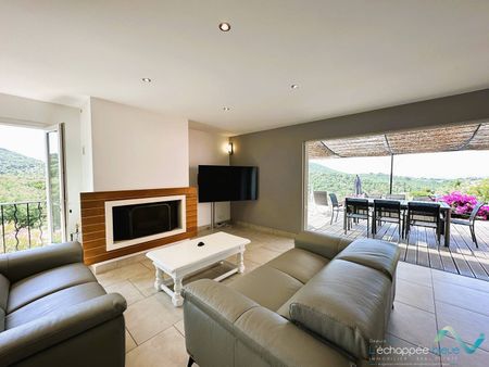 Villa privée et climatisée pour 10 personnes avec piscine et superbe vue mer et collines à La Londe-les-Maures - Photo 2