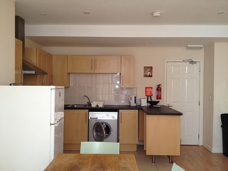 Three Bed Property In City Centre - Photo 3