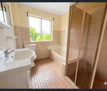 Two-Bedroom Apartment with Two Lock-Up Garages - Photo 4