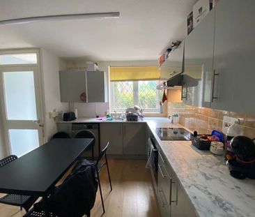 Room in a Shared Flat, Coppock Close, SW11 - Photo 5