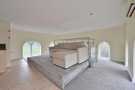 Royal Connaught Wd, Bushey, WD23 - Photo 3