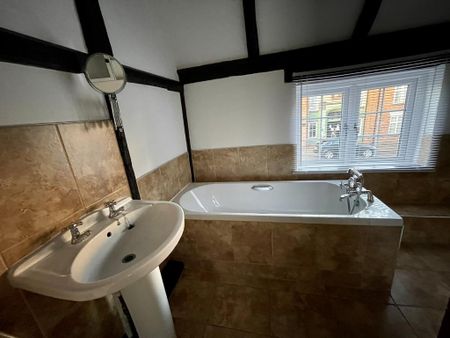 3 bedroom semi-detached house to rent - Photo 4