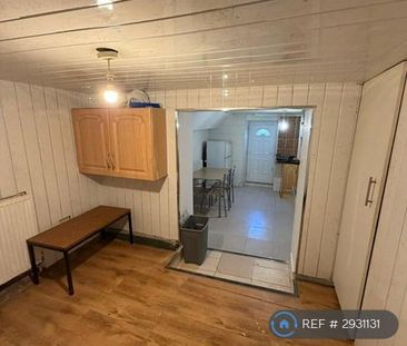 4 bedroom terraced house to rent - Photo 5