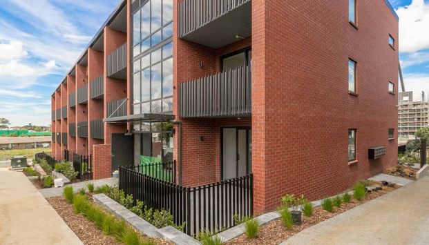Ground floor Two-Bedroom Apartment with off-street parking - Photo 1
