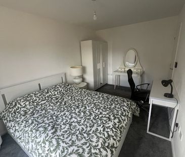 Room in a Shared House, Cheswick Village, BS7 - Photo 3