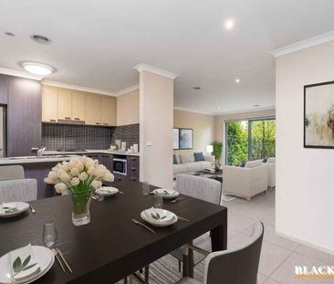 Stunning Three Bedroom Townhouse - Photo 1