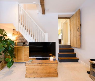 3 bedroom character property to rent - Photo 3