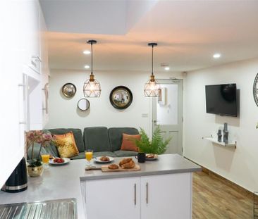 1 bedroom in a house share to rent - Photo 1