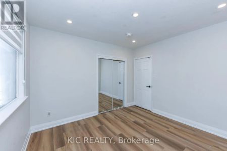 69 CENTRE STREET N - Photo 5