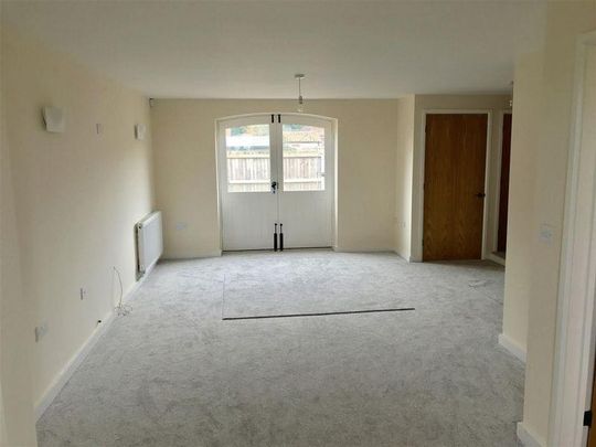 3 bedroom semi-detached house to rent - Photo 1