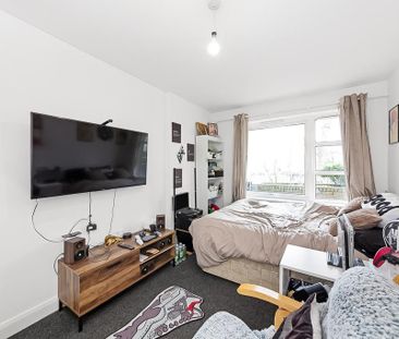 3 bedroom flat to rent - Photo 5