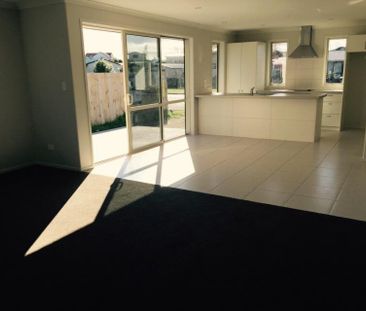 Topaz Delight - Papamoa - Photo 1