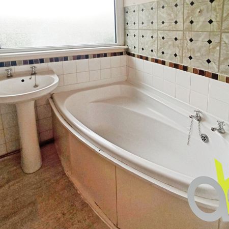 Bryon Gardens, Tilbury, rm18 - Photo 5