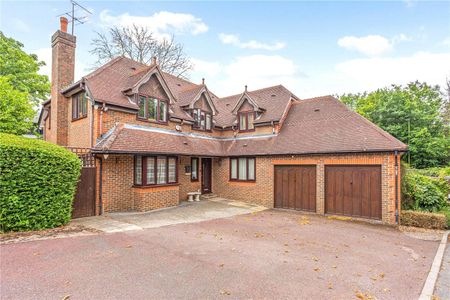 Rarely available detached home in gated residence in Northwood, available at the end of February and offered unfurnished. - Photo 4