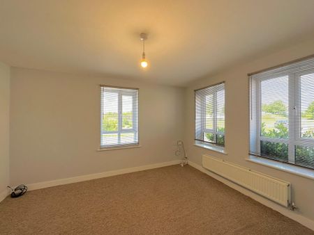 4 bedroom semi-detached house to rent - Photo 4