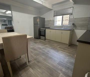 STUNNING RENOVATED 3 BEDROOM GROUND FLOOR DUPLEX - Photo 1