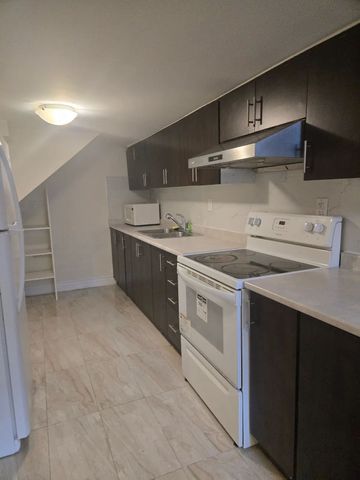 For Lease - 10 Twin Falls Road, Brampton, Ontario - Photo 5