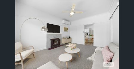 Freshly Renovated, Low-Maintenance Living - Photo 2