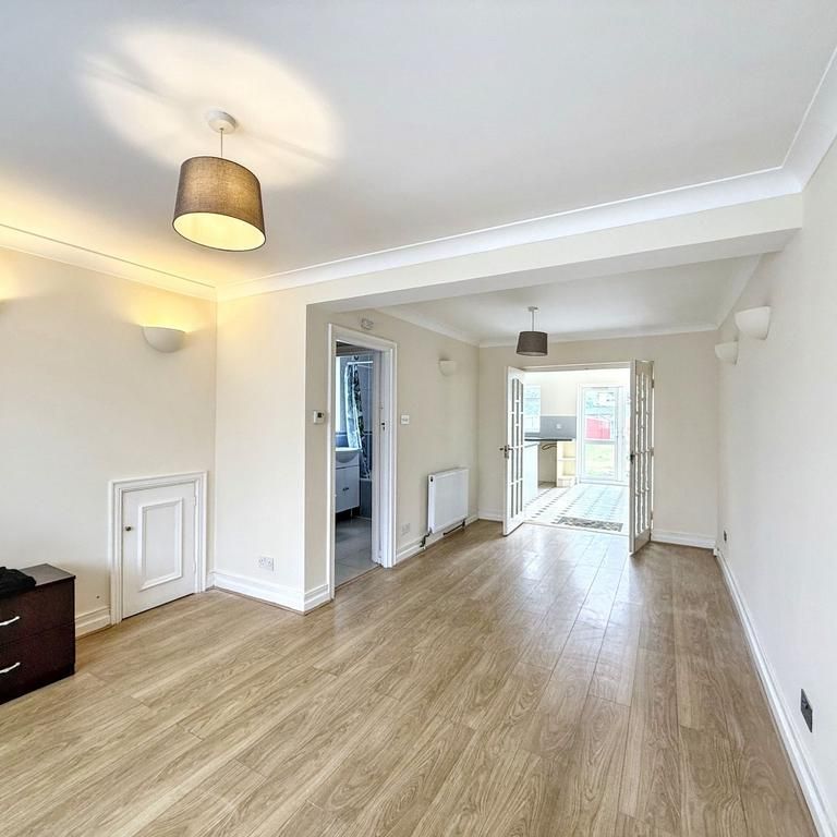 3 bedroom semi-detached house to rent - Photo 1