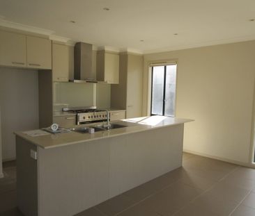 Great Value 3-Bedroom Home in Manor Lakes - Photo 5