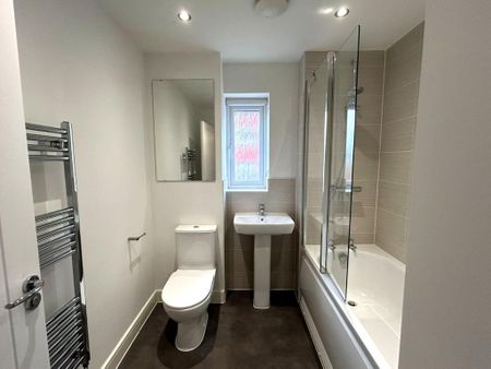 2 bedroom semi-detached house to rent - Photo 3