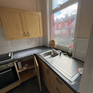 Room in a Shared House, West Park Villas, LS8 - Photo 2