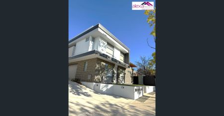 Modern Two-Bedroom Townhouse with Street Frontage and Separate Office - Photo 4