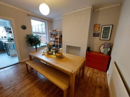 2 Bed Terraced House, Lord Nelson Street, NG2 - Photo 2