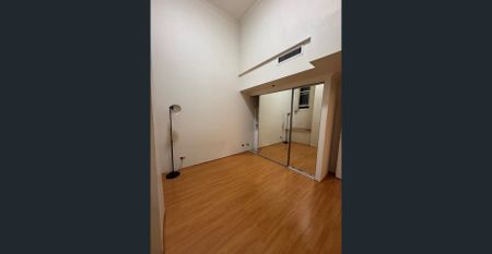 CITY UNFURNISHED 1-BED & HUGE STUDY UNIT, AIR-CON ,TIMBER FLOORS - Photo 4