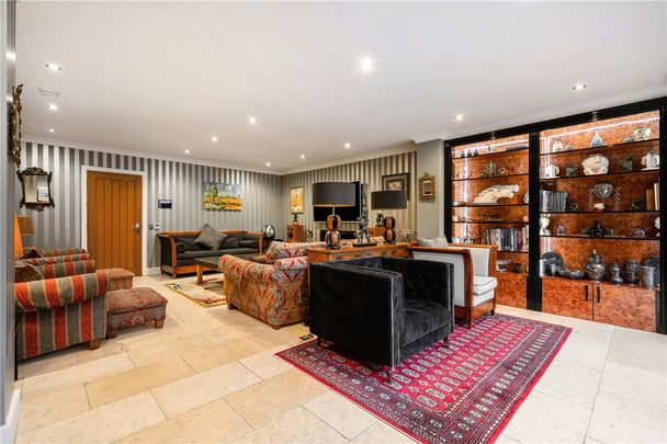 A hidden gem in Upper Poppleton, five bedroom detached – 5,000 sq ft of stunning, flexible space far beyond what the frontage suggests. - Photo 1