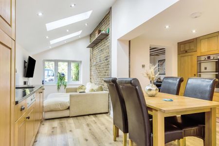 3 bedroom semi-detached house to rent - Photo 3