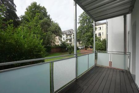 Geräumige Erdgeschoss-Wohnung mit saniertem Bad und Balkon - Foto 5