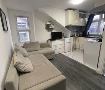 Room in a Shared House, St. Marys Road, NW10 - Photo 1