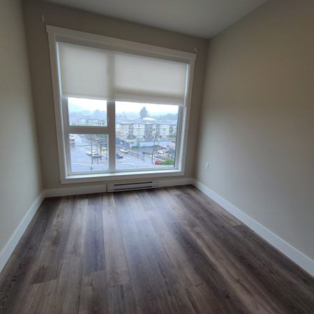 Large 2 Bedroom Unit with Den! - Photo 5