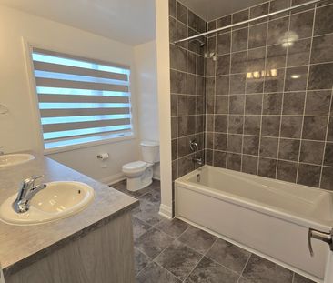 For Lease - 17 Barnyard Trail, Barrie, Ontario - Photo 6