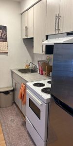 ✨ STUDIO - SEMI-MEUBLÉ / BALCON + RANGEMENT ✨ - Photo 3