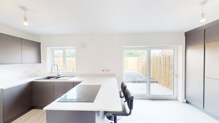 3 bedroom semi-detached house to rent - Photo 4