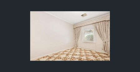 Convenient Family Home - Photo 2