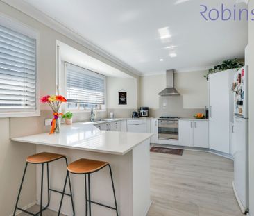 Spacious three bedroom townhouse between the beach and The Junction - Photo 1