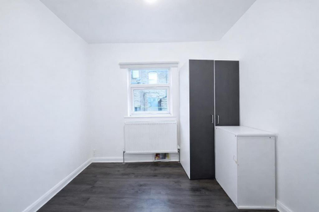 3 bedroom flat to rent - Photo 3