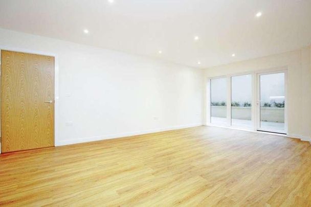 Royal Court, Ha, Stanmore, HA7 - Photo 1