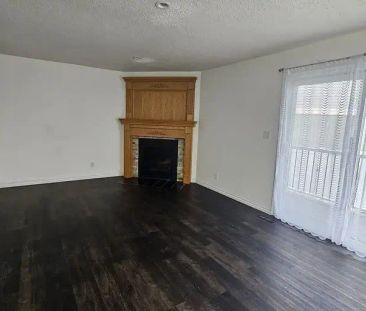 4BED 2.5BATH WITH A DEN HOUSE FOR RENT | 18162 81 Avenue Northwest,... - Photo 1