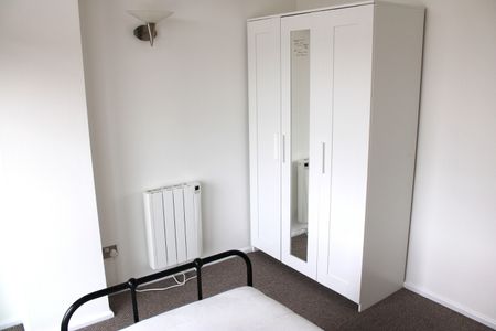 4 Bed Flat, New Hampton Lofts, B18 - Photo 4