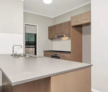 Modern, Low-Maintenance Home with Double Side Gate Access - Photo 4