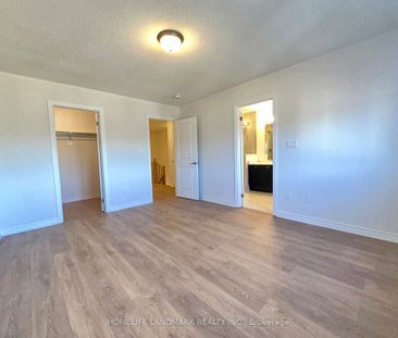 Townhouse For Lease | X8102720 - Photo 2