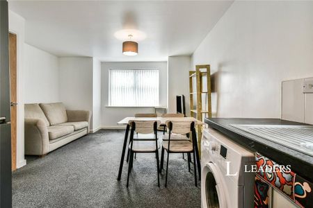 2 bedroom flat to rent - Photo 2