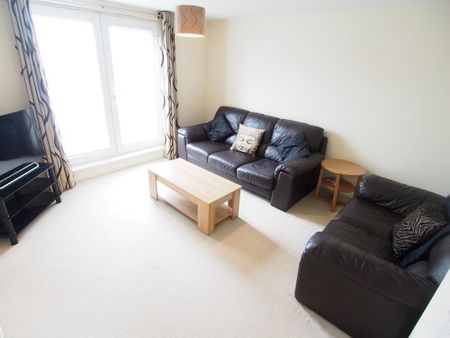 2 bedroom flat to rent - Photo 2