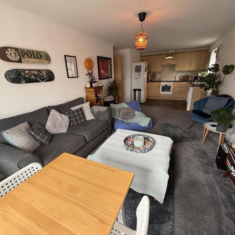 2 bedroom flat to rent - Photo 1